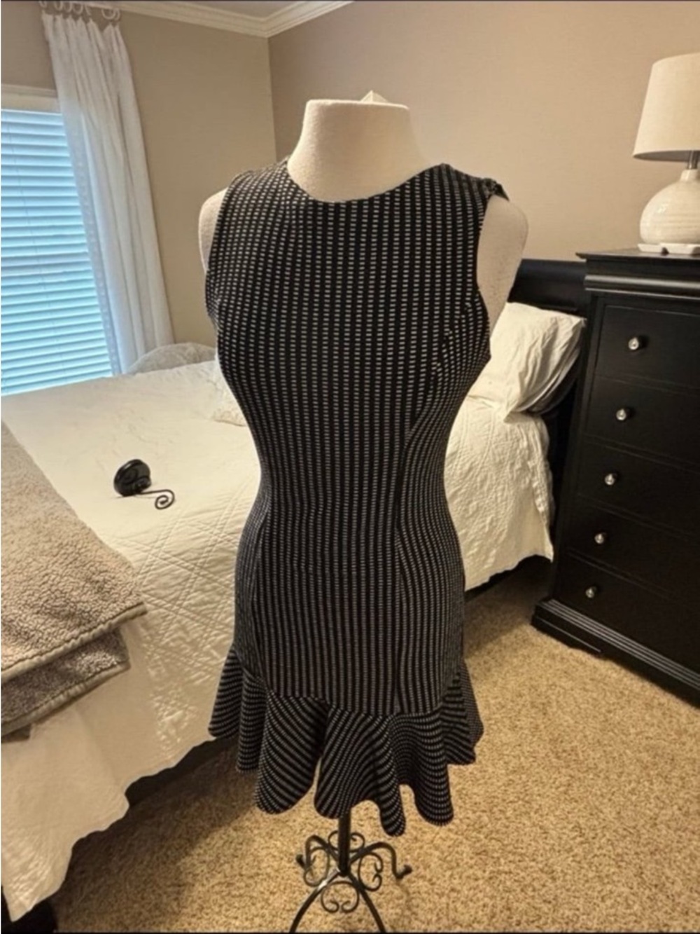 BLACK TAPE BRAND DRESS- stretch dress ruffle bottom - size small.   Zip back